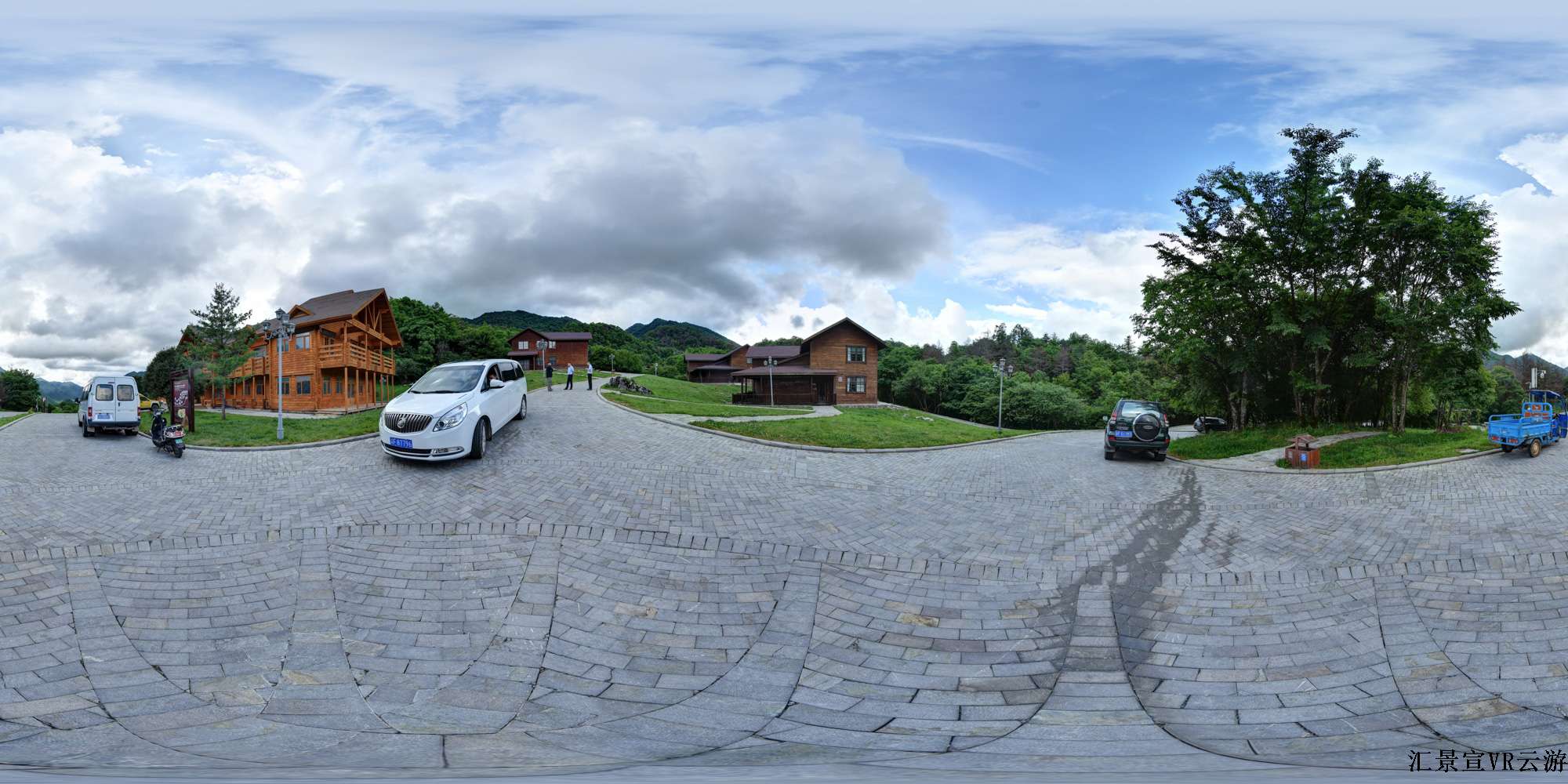 30彩云间路口.jpg